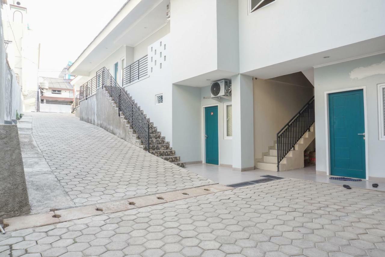 Residences By Reddoorz Near Mt Haryono - Minimum Stay 7 Days Джакарта Екстер'єр фото